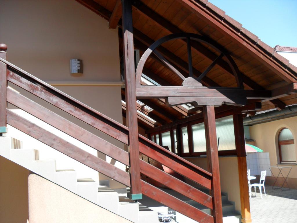 Oazis Apartman ハルカーニャ エクステリア 写真